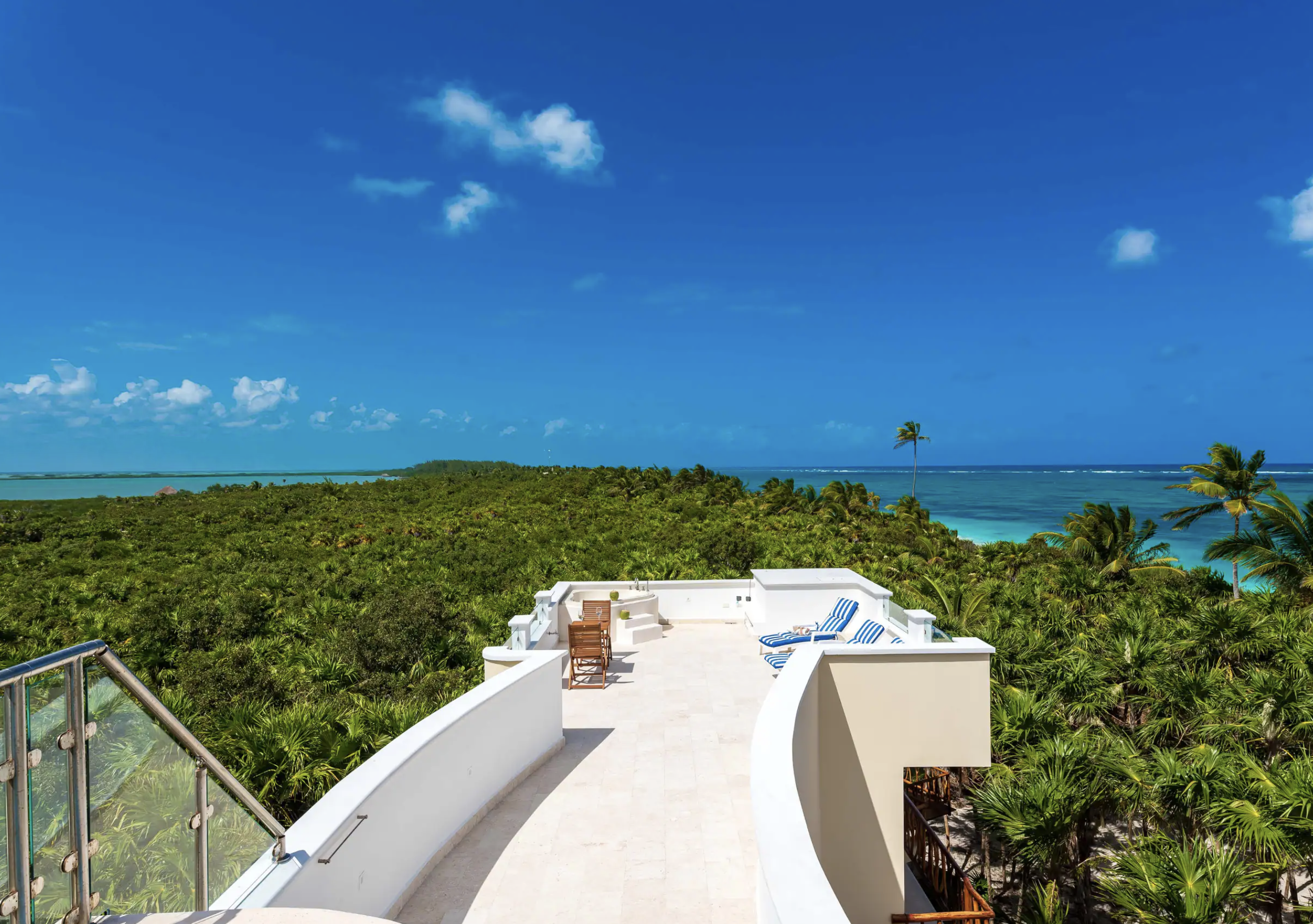Rooftop terrace with hot tub & loungers
