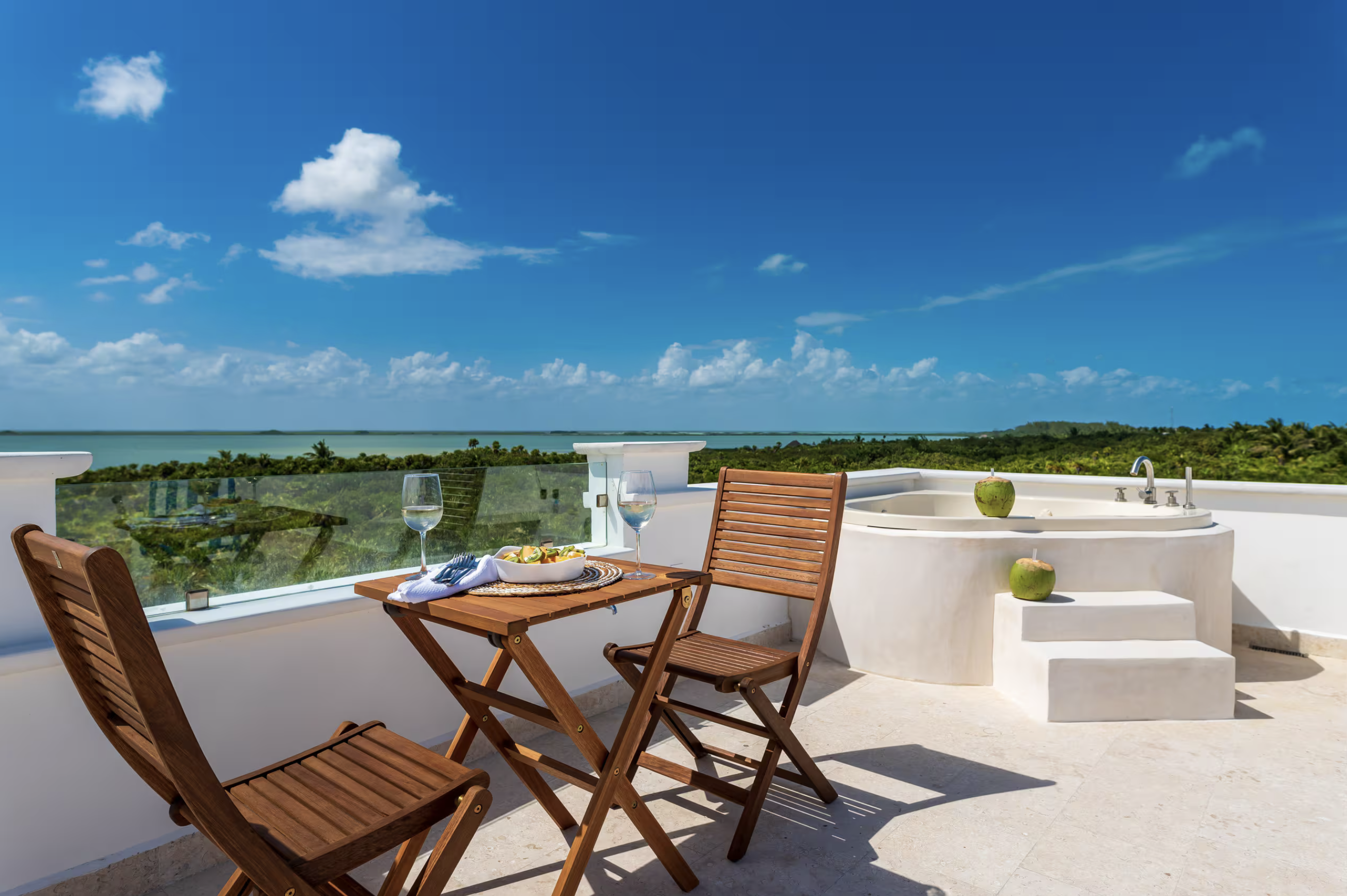 Rooftop terrace with tub & lagoon view