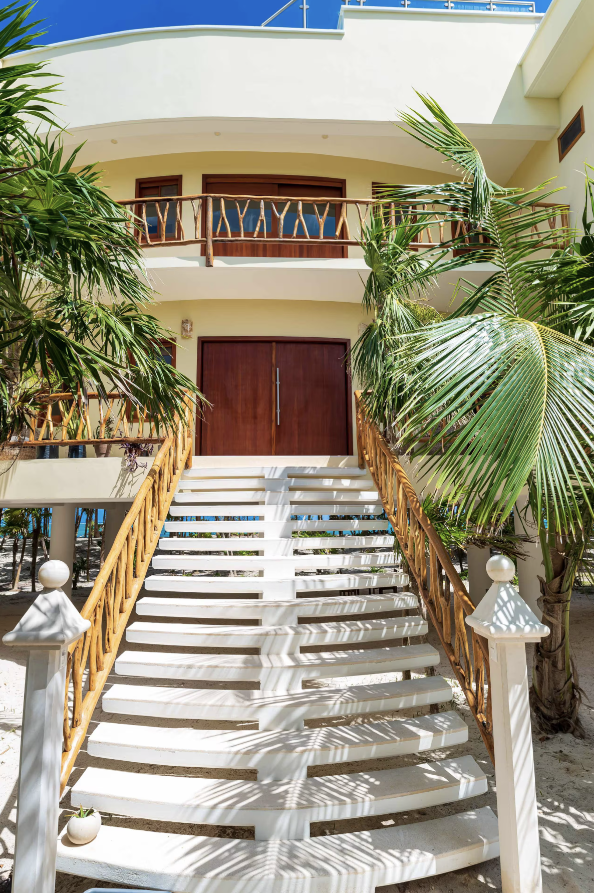Main entrance & staircase