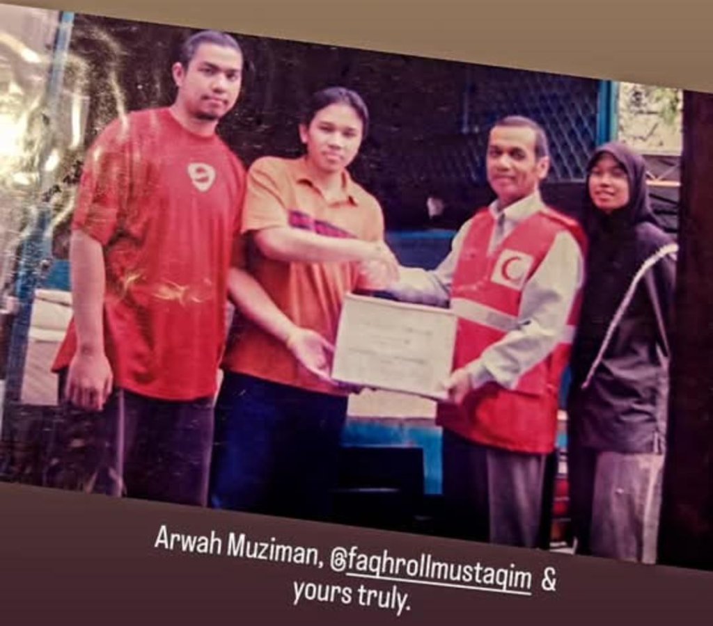 Handover of collected funds to the Malaysian Red Crescent Society, 2005–06 Pakistan earthquake relief effort.