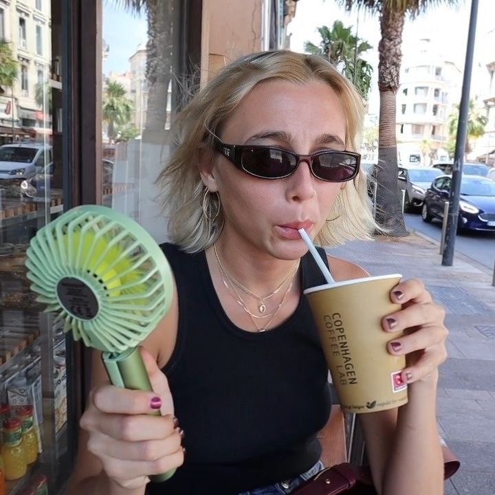 coffee fan girl