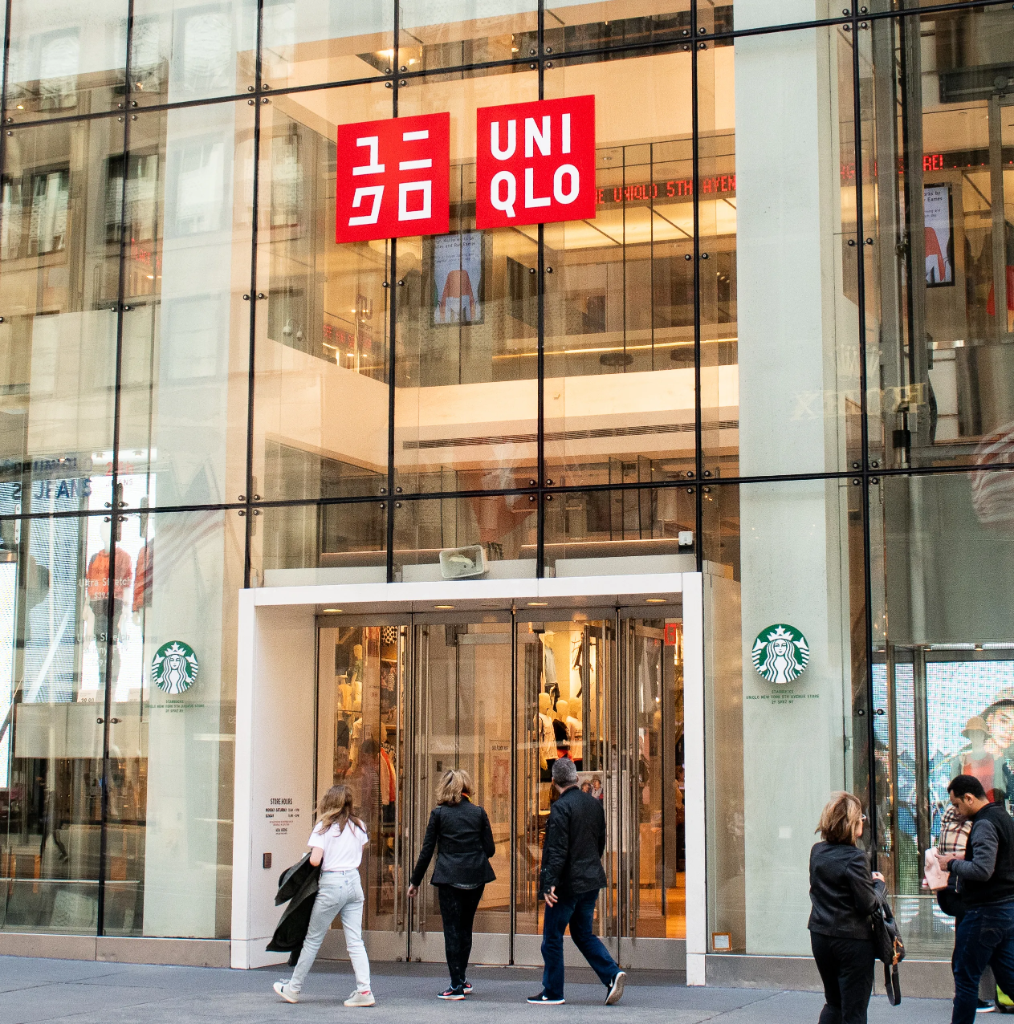 UNIQLO 5th Avenue store exterior
