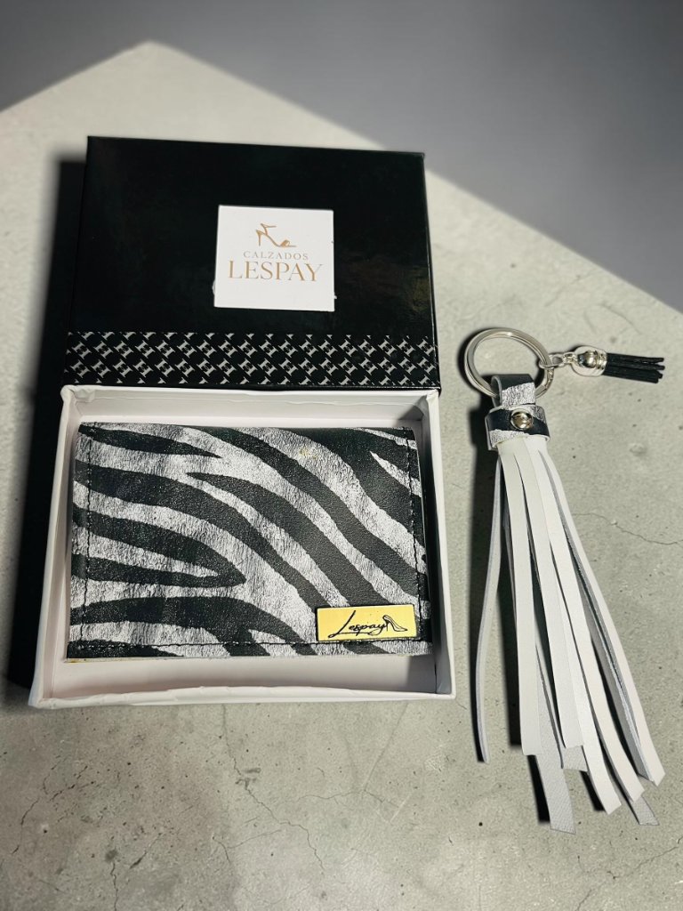 Set Billetera + Llavero Cuero - Cebra Plata