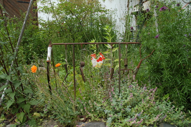 Holztisch mit Bänken