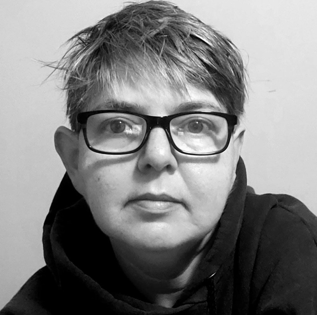 Nik, founder of TrackItWeekly and 20-year multi-unit franchise operator