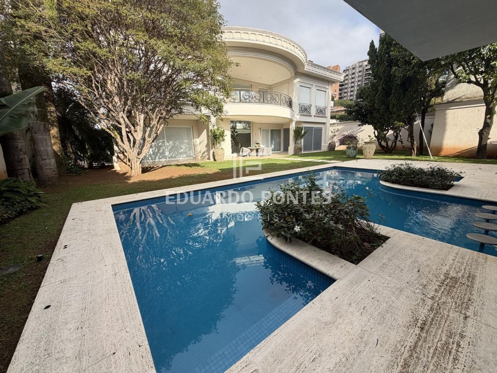 Casa com 971 m² em Vila Nova Conceição | Localização Ímpar - Vila Nova Conceição