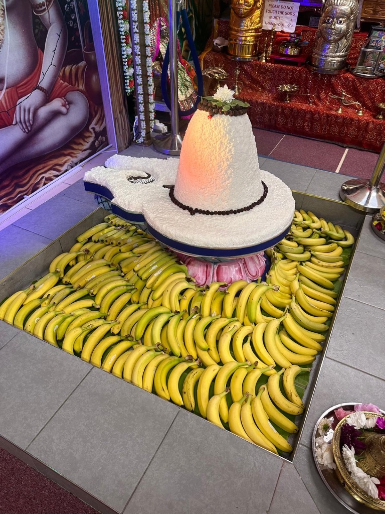 Annakut shringar — the Lingam encircled by an offering of bananas.