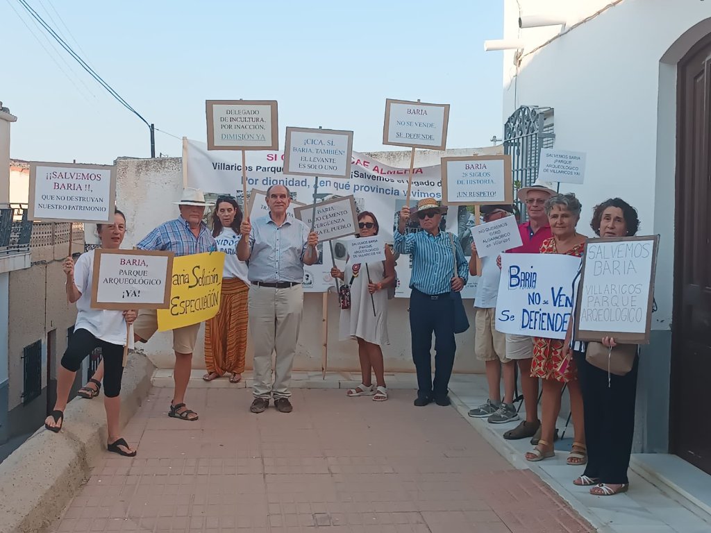 UNIDOS POR BARIA SE CONCENTRA EN EL CICA POR EL PARQUE ARQUEOLÓGICO DE VILLARICOS