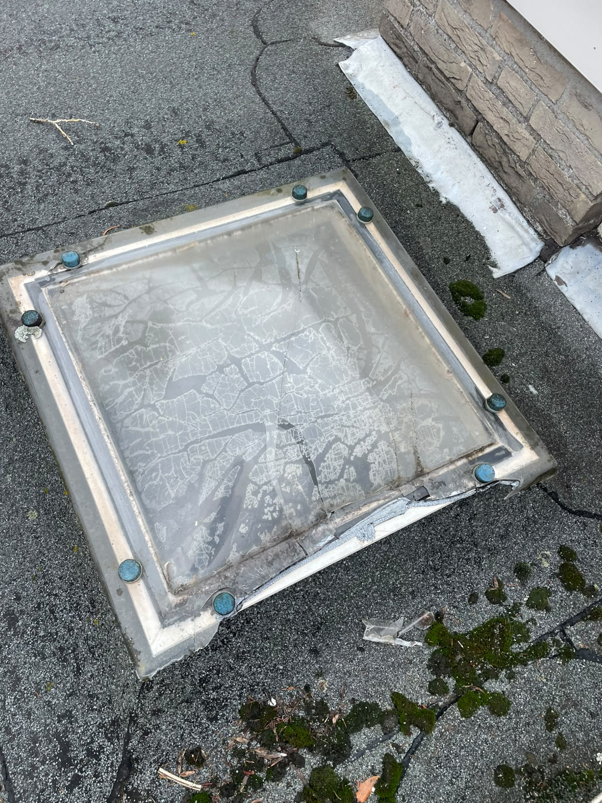 Vervanging dakraam op plat bitumen dak, voor, Renovatie in Drechtsteden door Andreessen Dakwerken