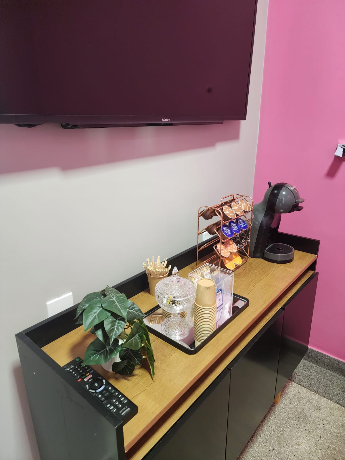 Café fresquinho enquanto aguardamos seu companheiro