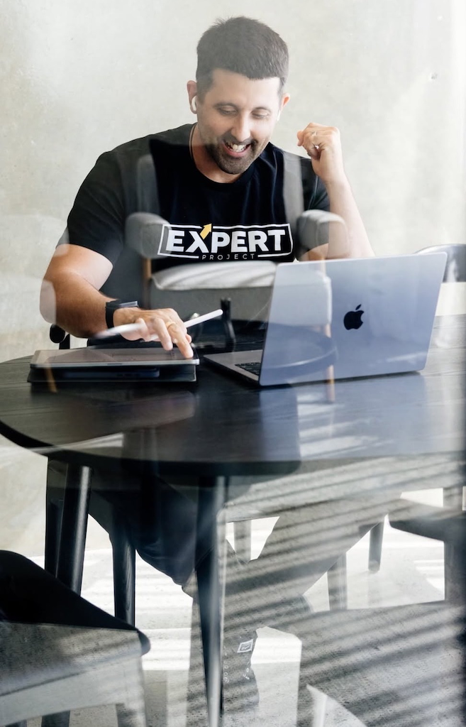 Experienced consultant working at his desk