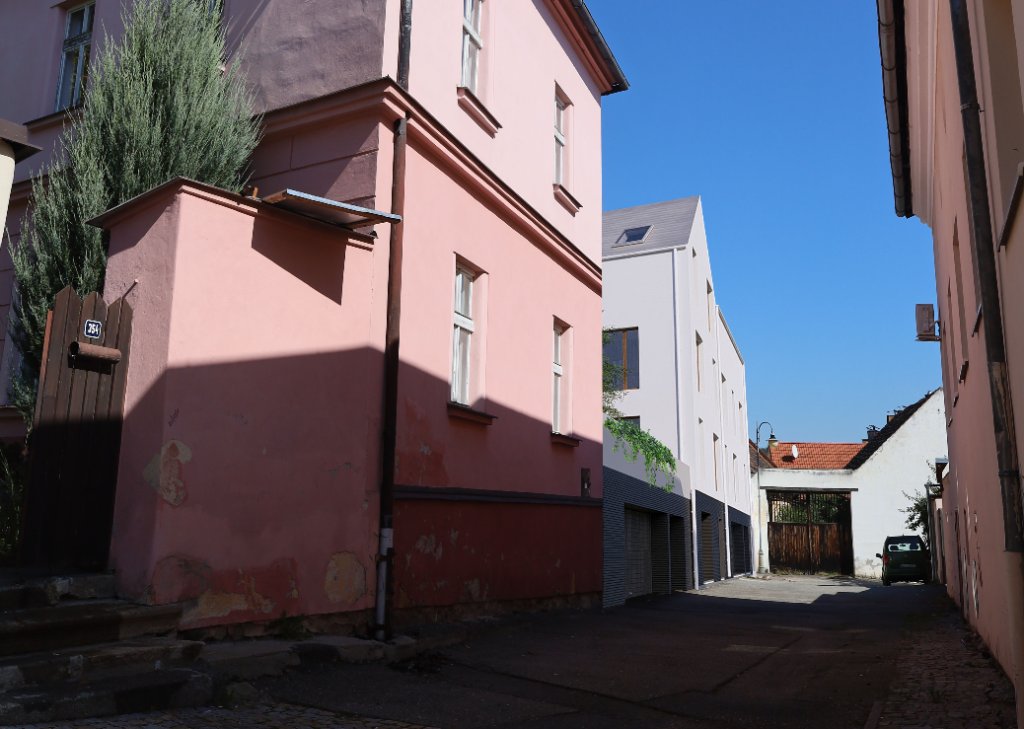 Vlachovo Březí Housing — Lane View