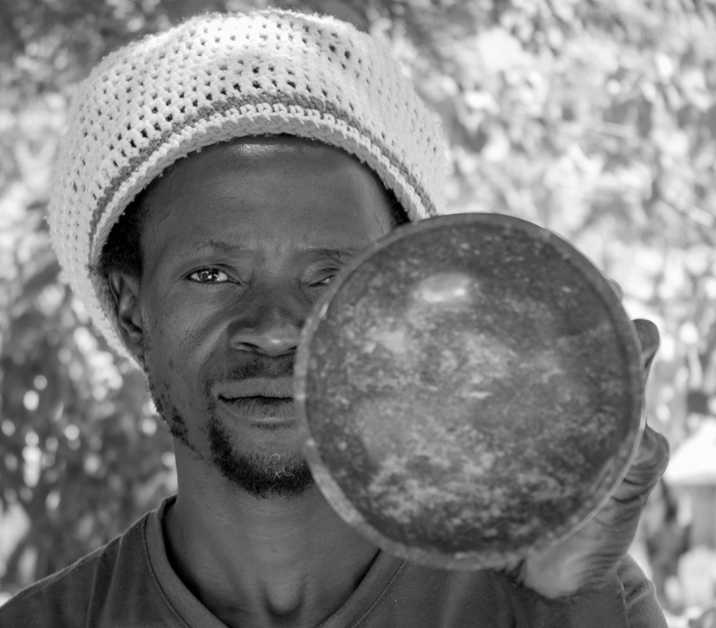 Davis Sibanda, Sculpture & Engraving | Kayora Collective