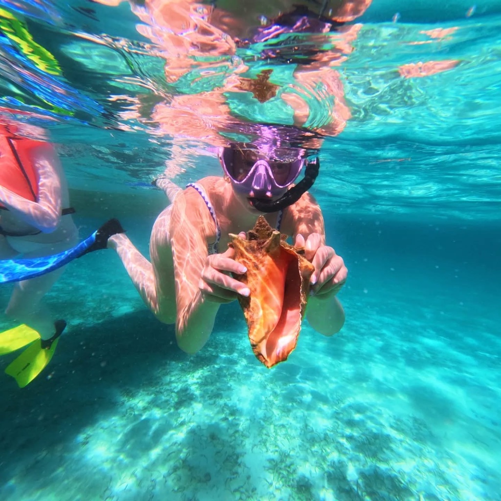 Roatan Island Escape by Boat