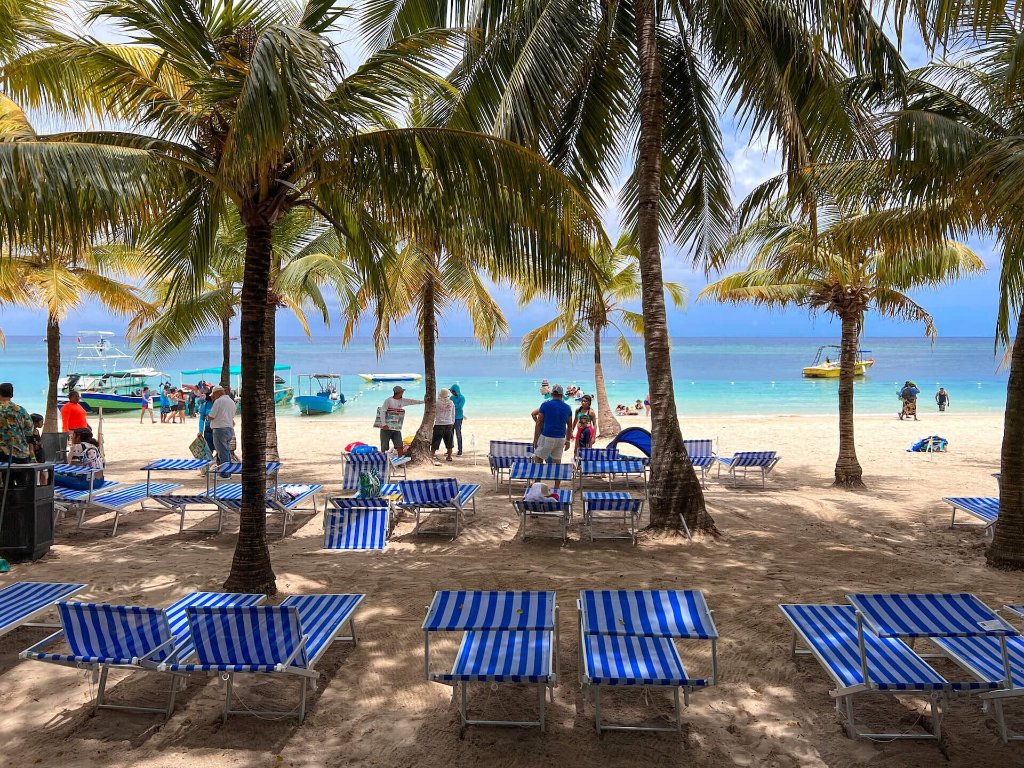 Henry Morgan Resort Beach Day Pass