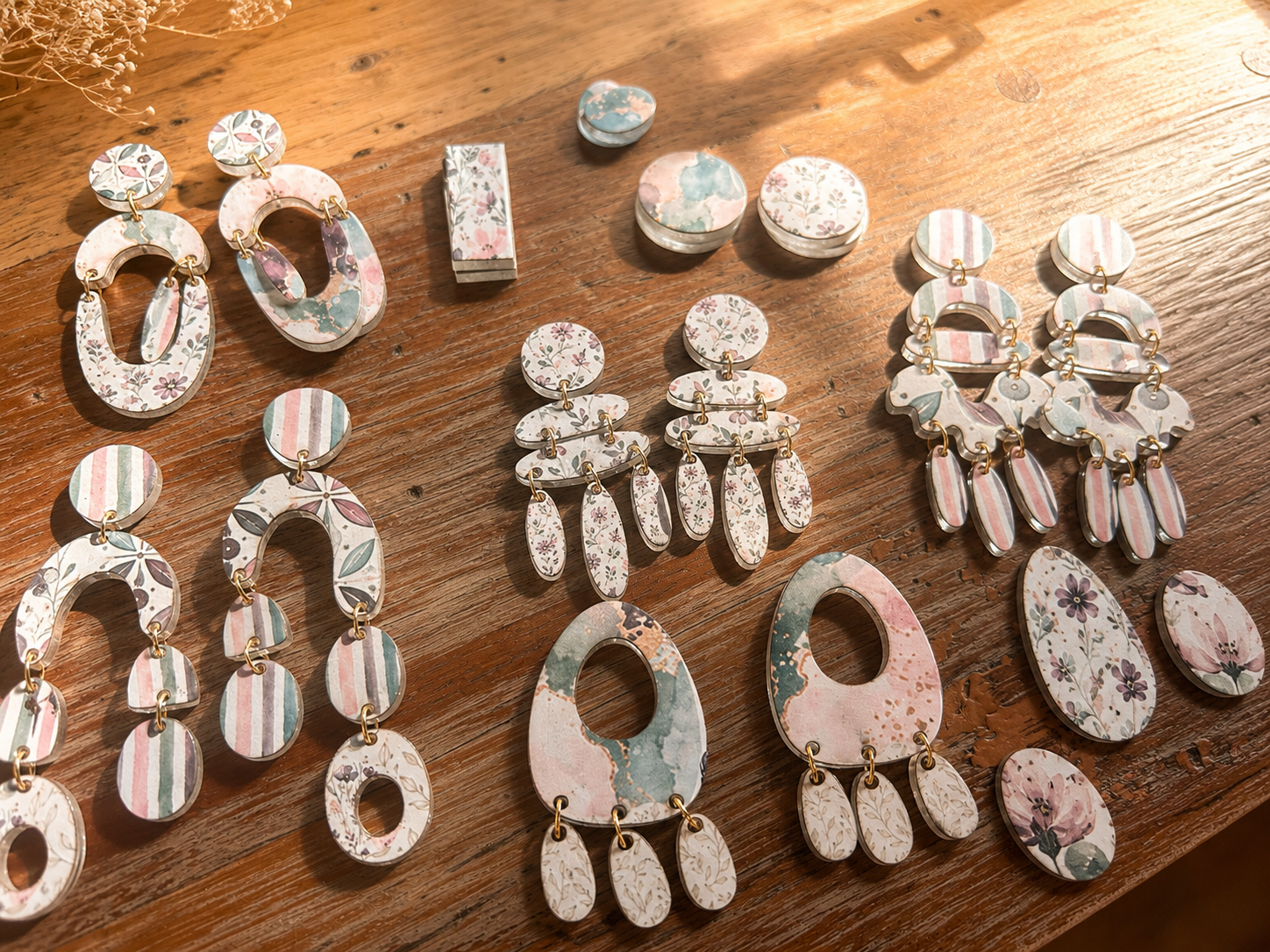 Handmade Mooigoed Design earring pieces coming together on a warm wooden table