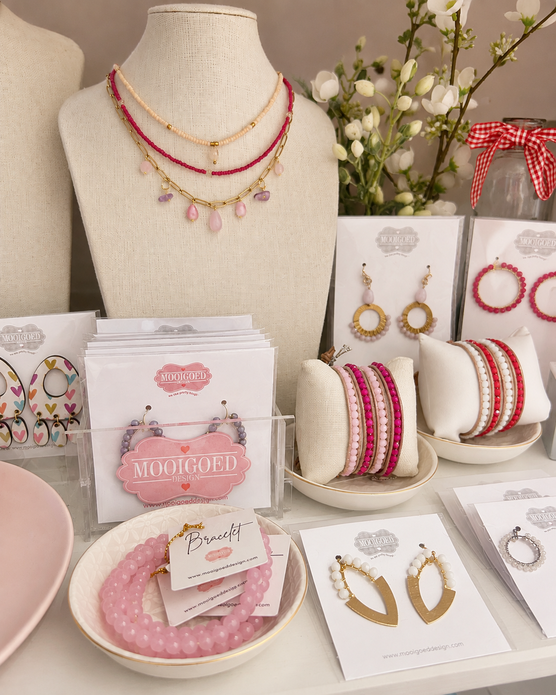Mooigoed Design retail jewellery display with branded cards, necklaces, earrings and bracelets