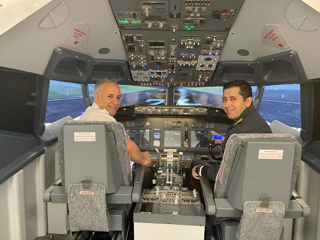 Boeing 737-800 simulator cockpit