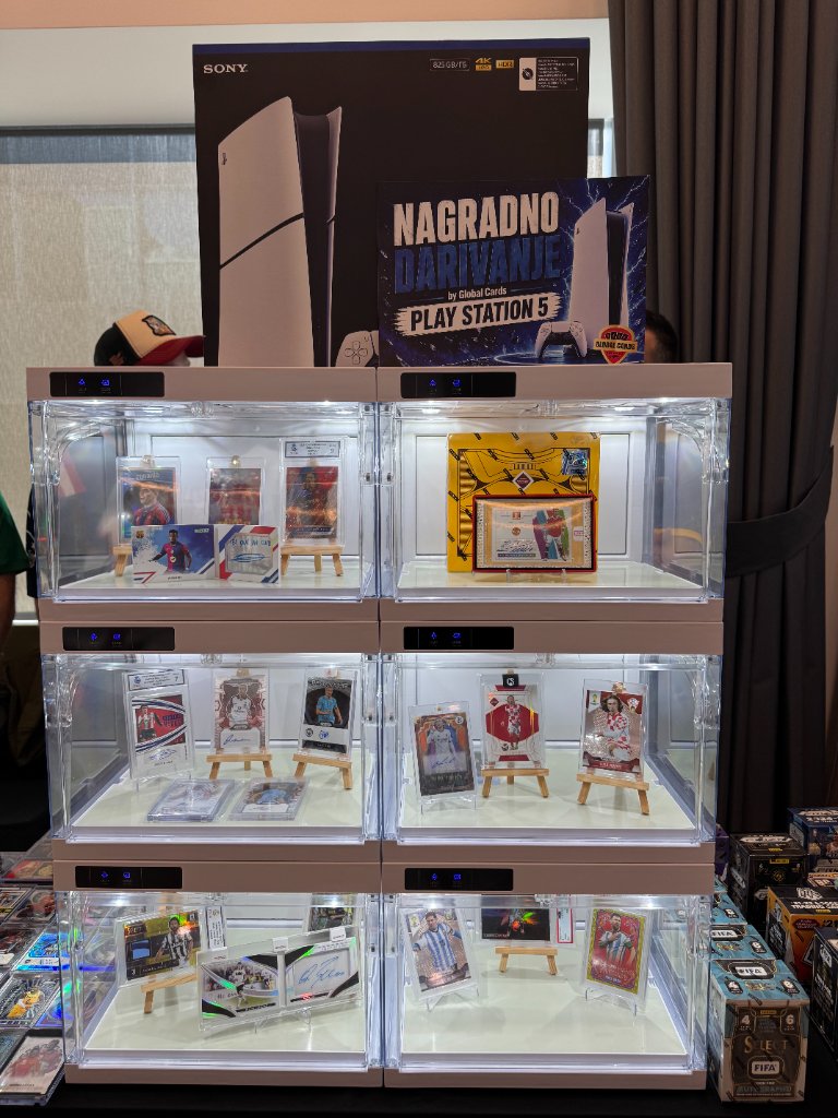 Card show gallery 3