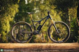 Orbea Rise M-Team 2025 – Light e-MTB Prihodnosti