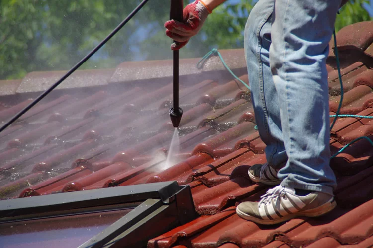High pressure roof cleaning Melbourne