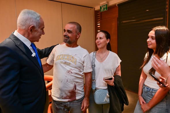 Benjamin Netanyahu with hero passenger Yaniv Chayon and companions