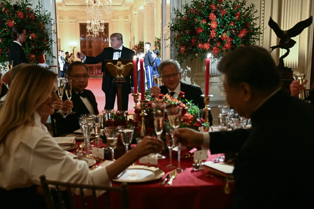 Donald Trump and Xi Jinping toast at a state dinner at the White House