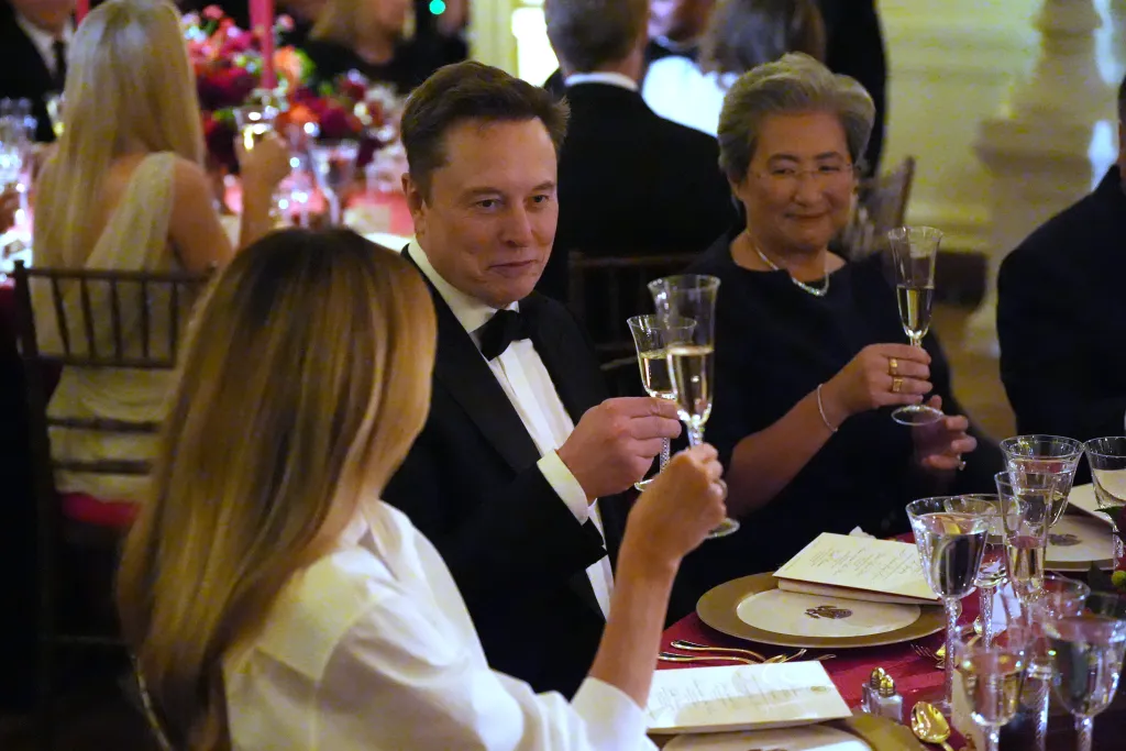 Elon Musk toasts at the White House state dinner