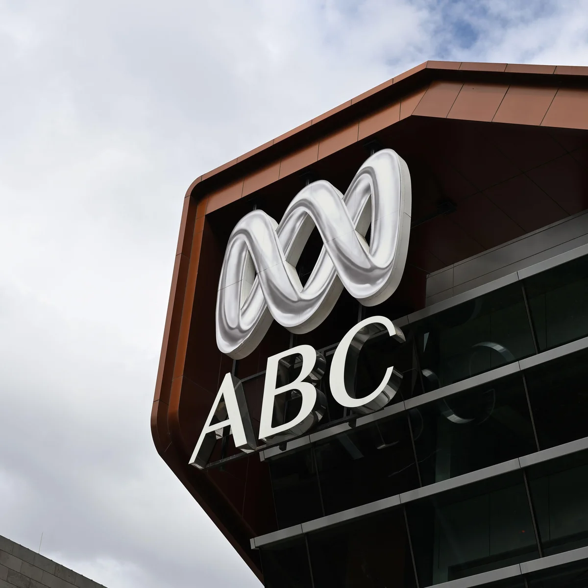 ABC's top investigations boss Jo Puccini quits amid Four Corners source scandal