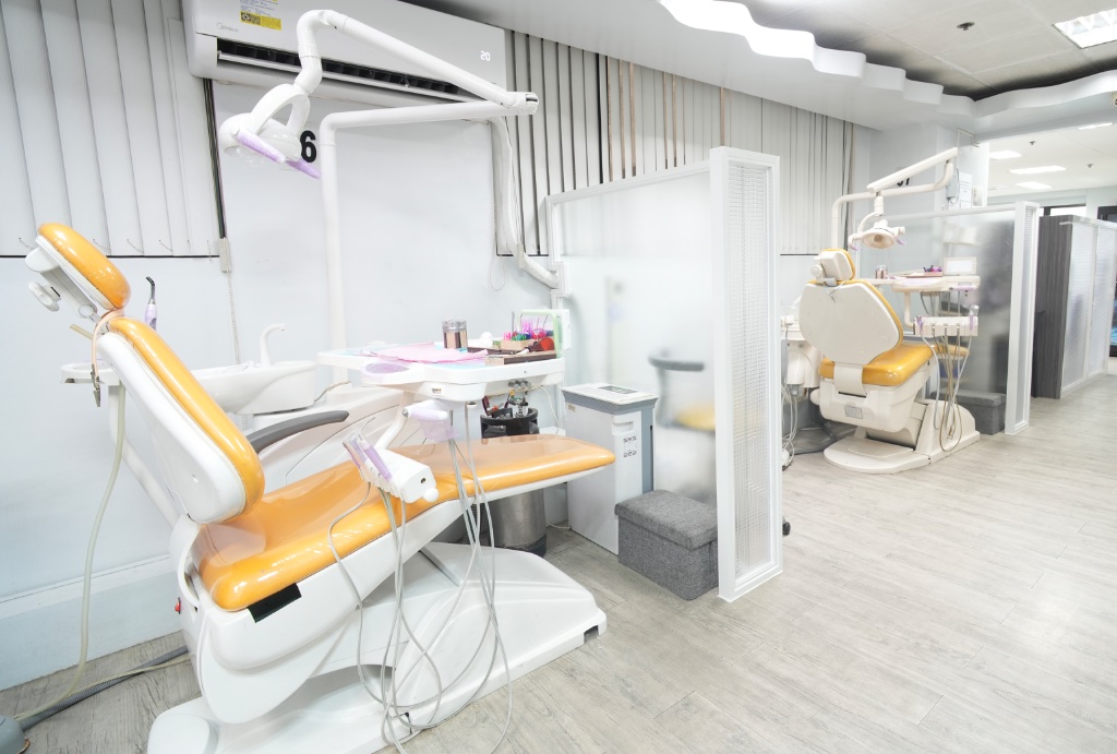 B. Dent Care Center HQ clinic interior