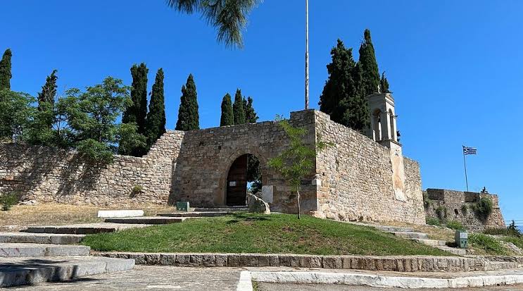 Κάστρο Καραμπάμπα: Το Βυζαντινό Φρούριο της Εύβοιας