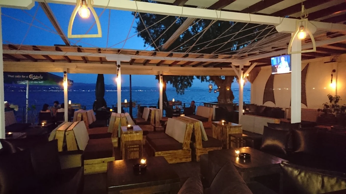 YARD Tales of Flavors: Το Κορυφαίο Café-Bar της Εύβοιας