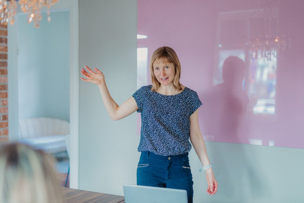 Professionell föreläsning och utbildning i kost och hälsa för företag | Emergi Kost och Hälsa, Kristianstad Emma Martner föreläser professionellt om kost, nutrition och hälsa för företag och organisationer i Skåne