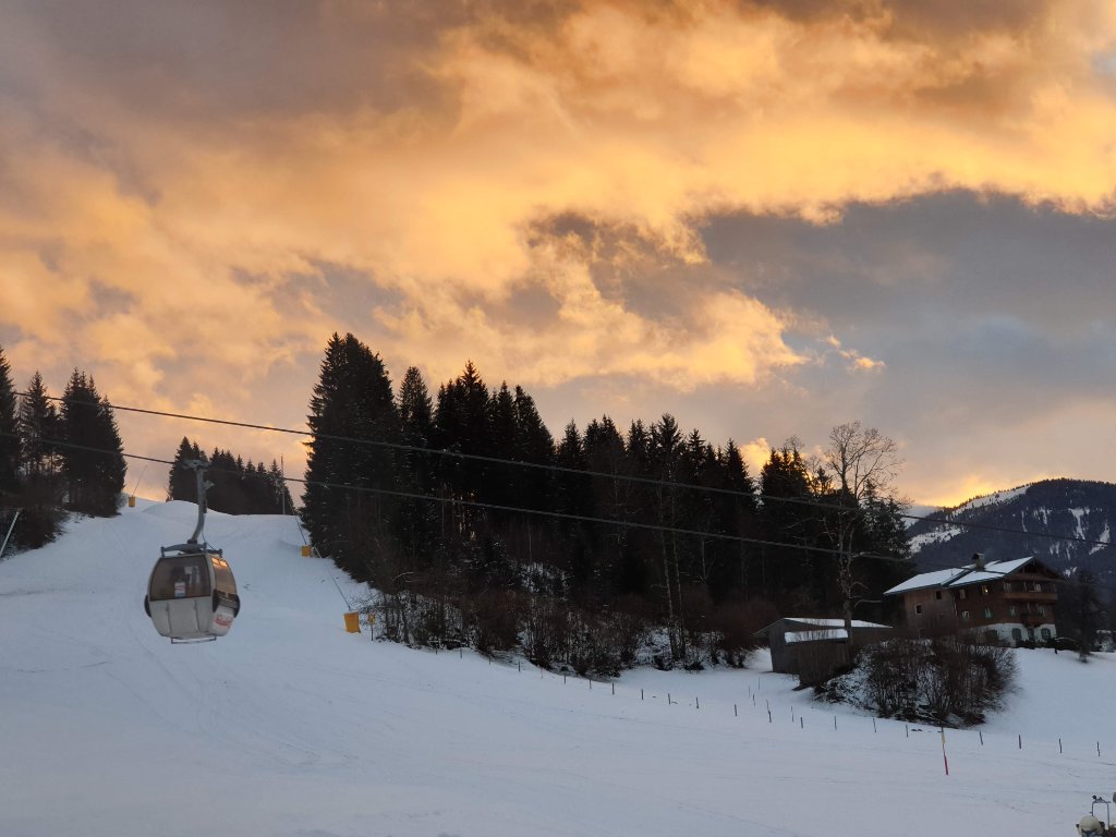 Ski Holiday 24