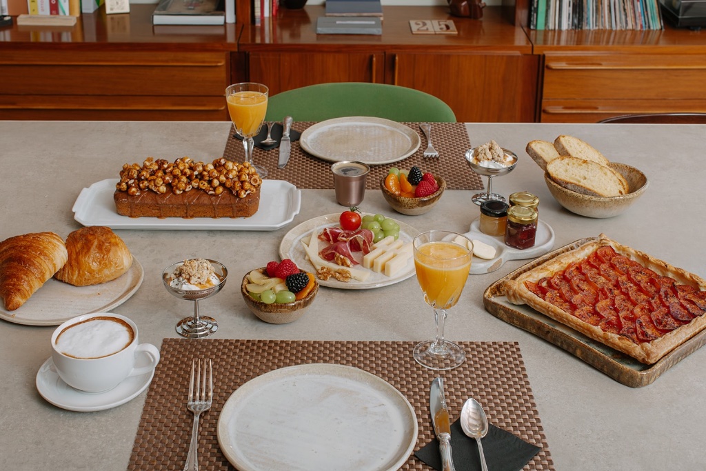 La Novieta breakfast spread