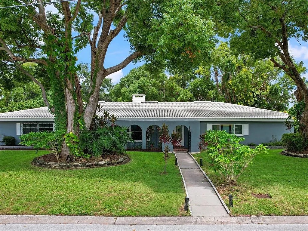 2100 McKinley Street, Clearwater, FL 33765