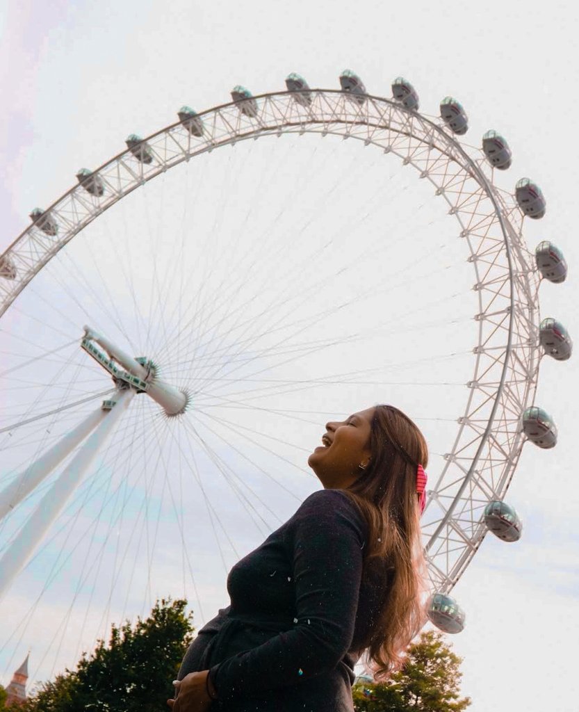 Pregnant woman posing at London Eye ferris wheel