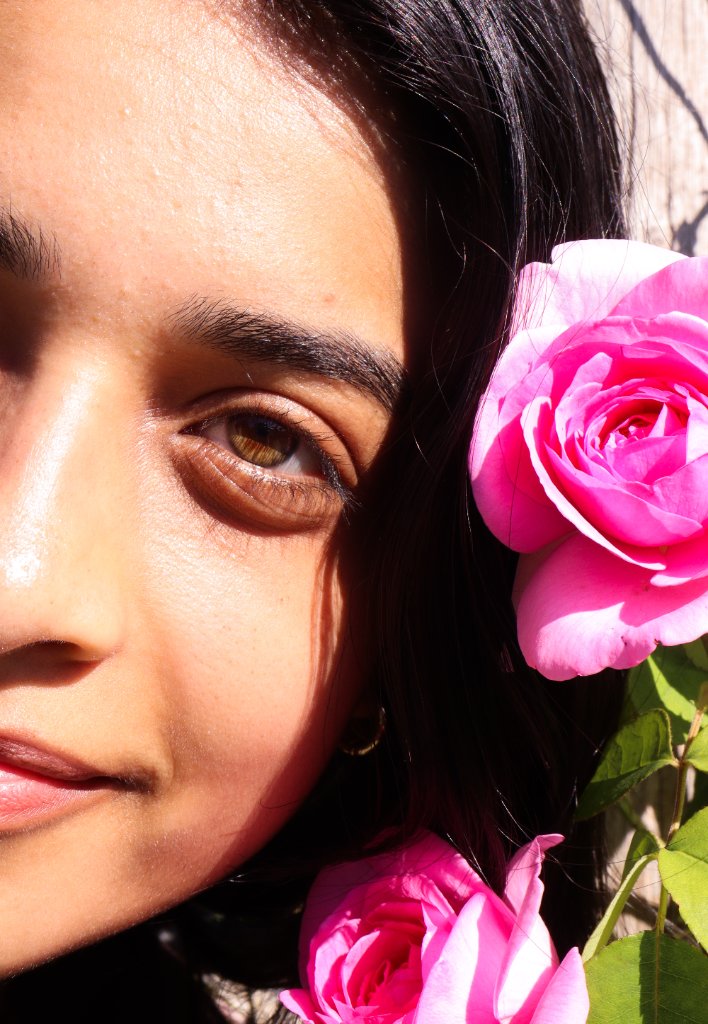 Portrait with pink roses
