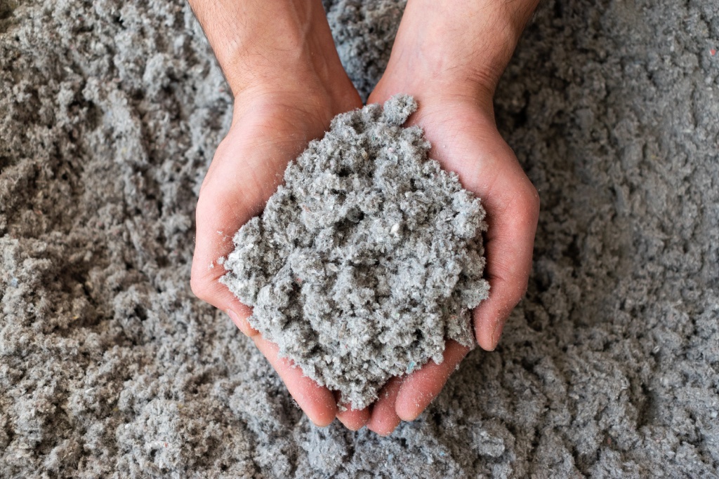 Ouate de cellulose biosourcée - Isolant naturel certifié pour isolation de toiture et combles aménagés
