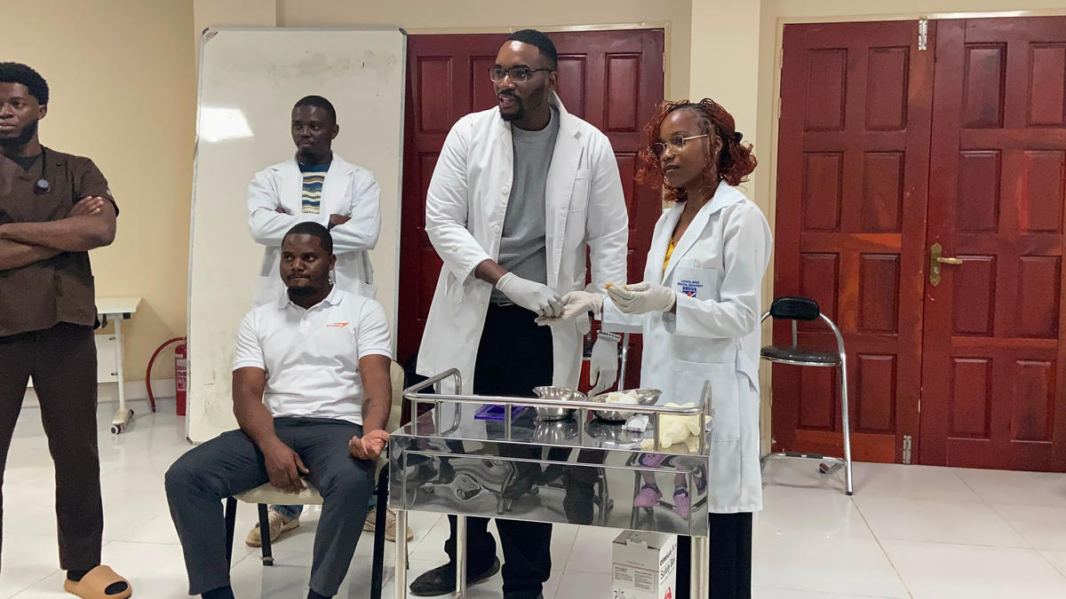 A practical clinical demonstration during training