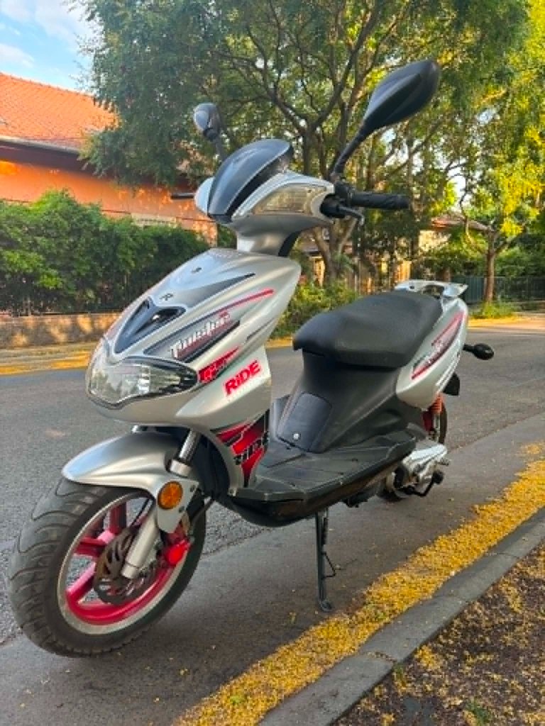 Keeway Explorer - Piros / Ezüst