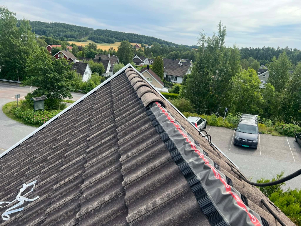 Tak med slitt overflate før behandling