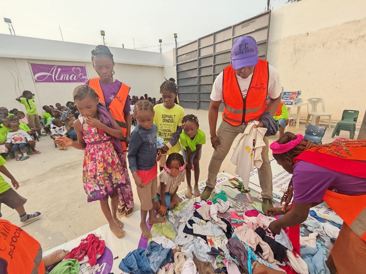 Aportación de Ropa y Juguetes