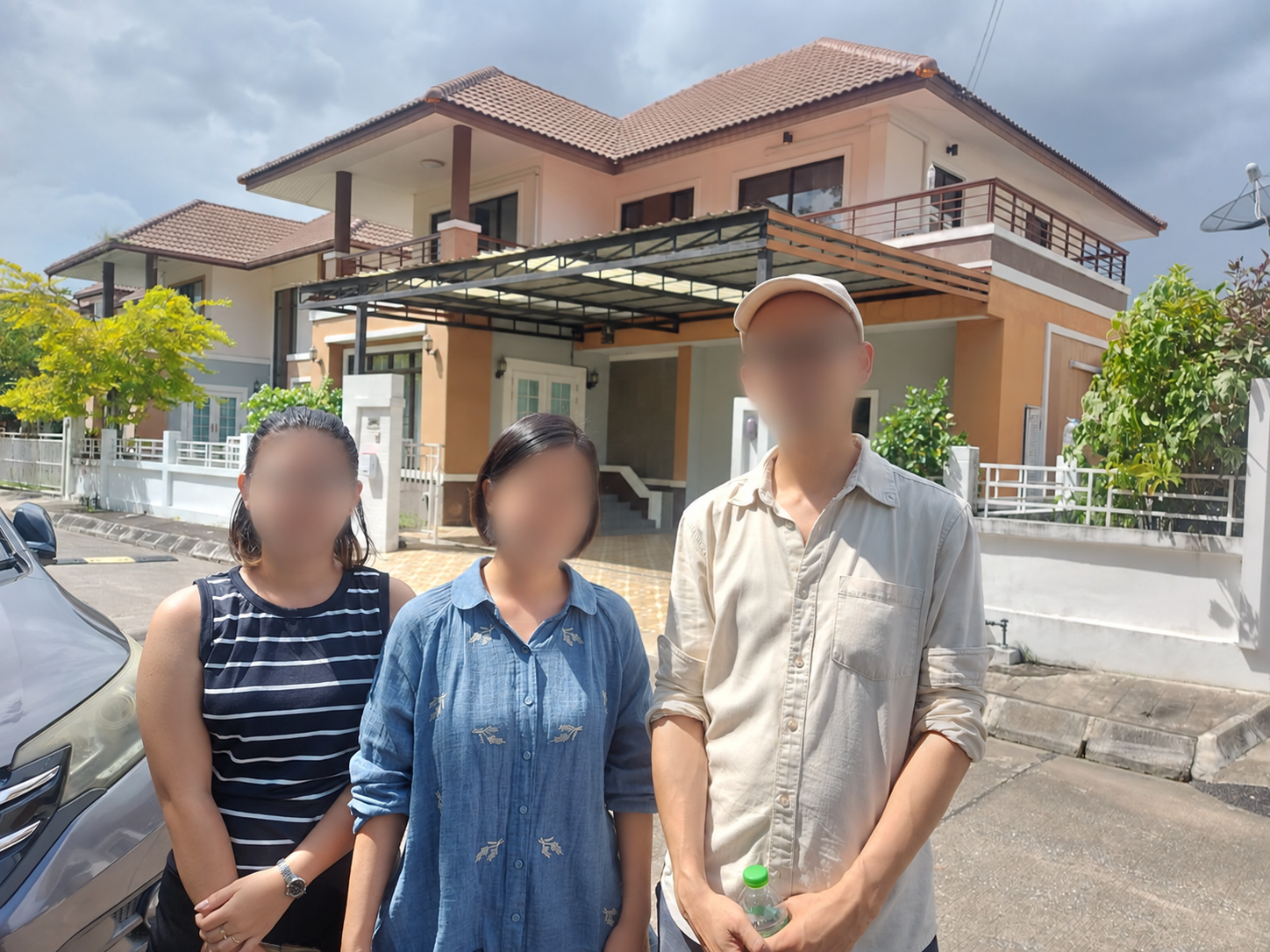 ทีม IRentHome และลูกค้าหลังเข้าชมบ้านเช่าในเชียงใหม่