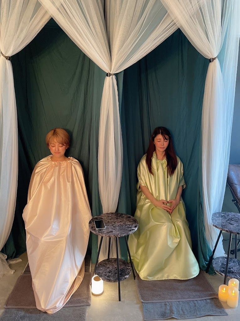 belle herb ペアよもぎ蒸し施術中 広島横川 友達・カップル・姉妹でよもぎ蒸し