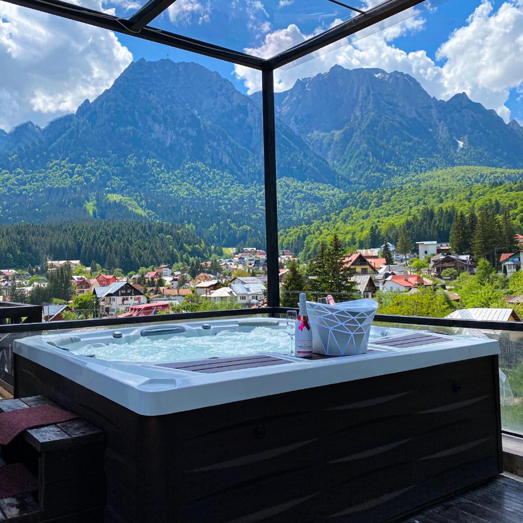 Hotel Kayus Bușteni 4*