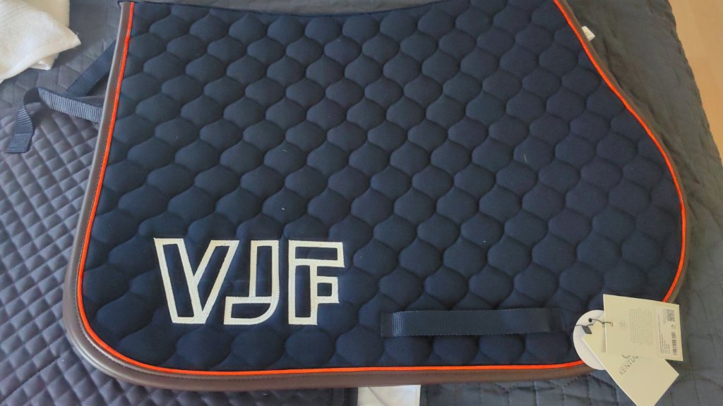 Бродерия на инициали и лого (VJF)