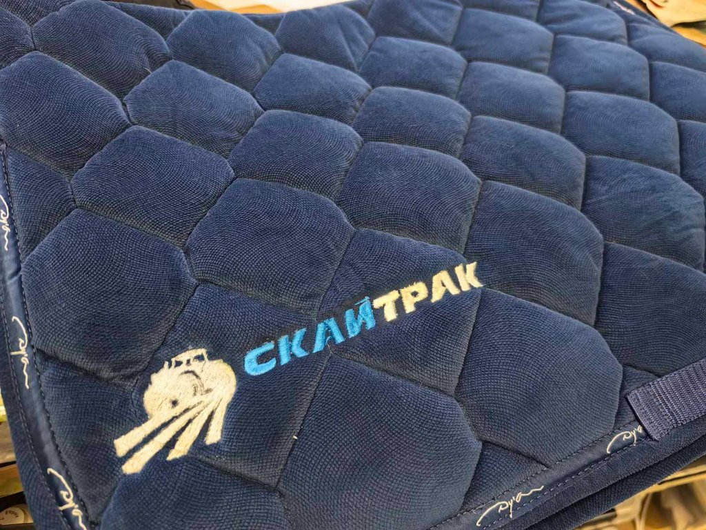 Бродерия на лога върху валтрап за езда 2