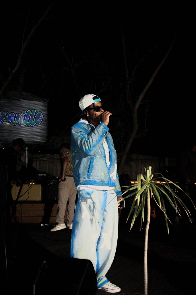 A Droville performer mid-set