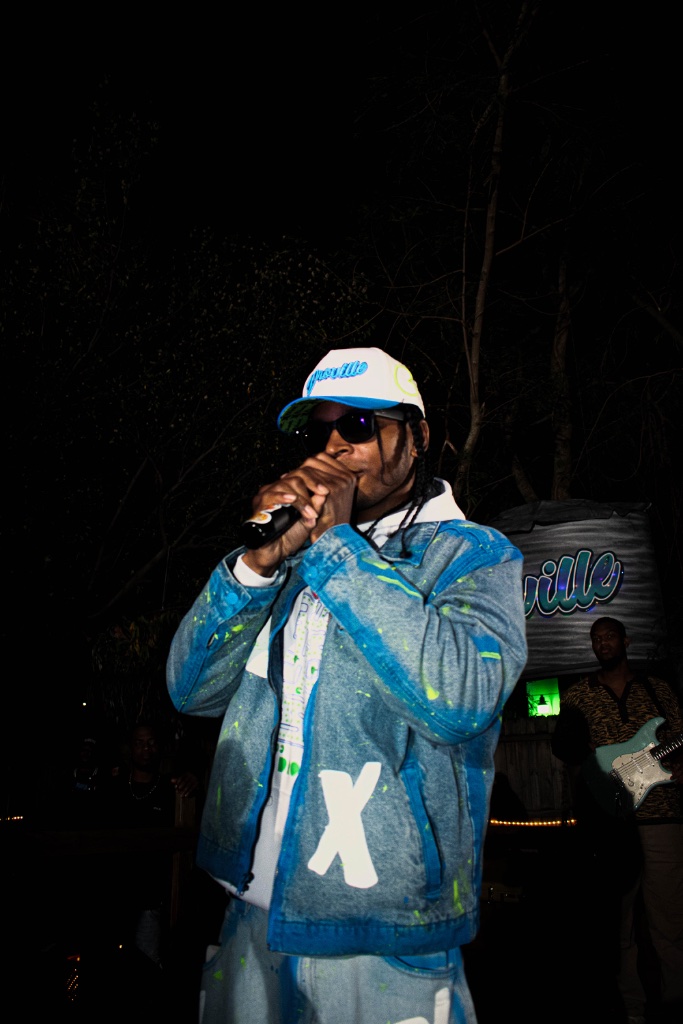 Live music energy at Droville after dark